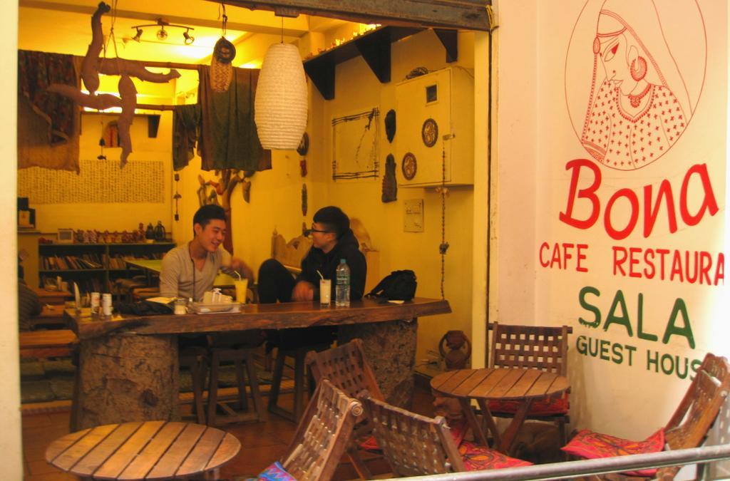 Bona Cafe Restaurant & Sala Guest House Váránaszi Kültér fotó